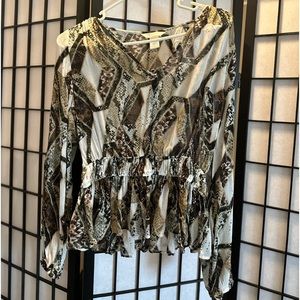 H&M size 2 top. Like new condition.  Smoke-Pet free home